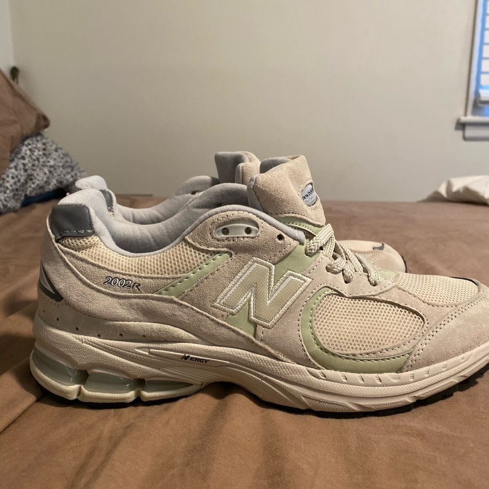 New Balance 2002r - Picture 2 of 3